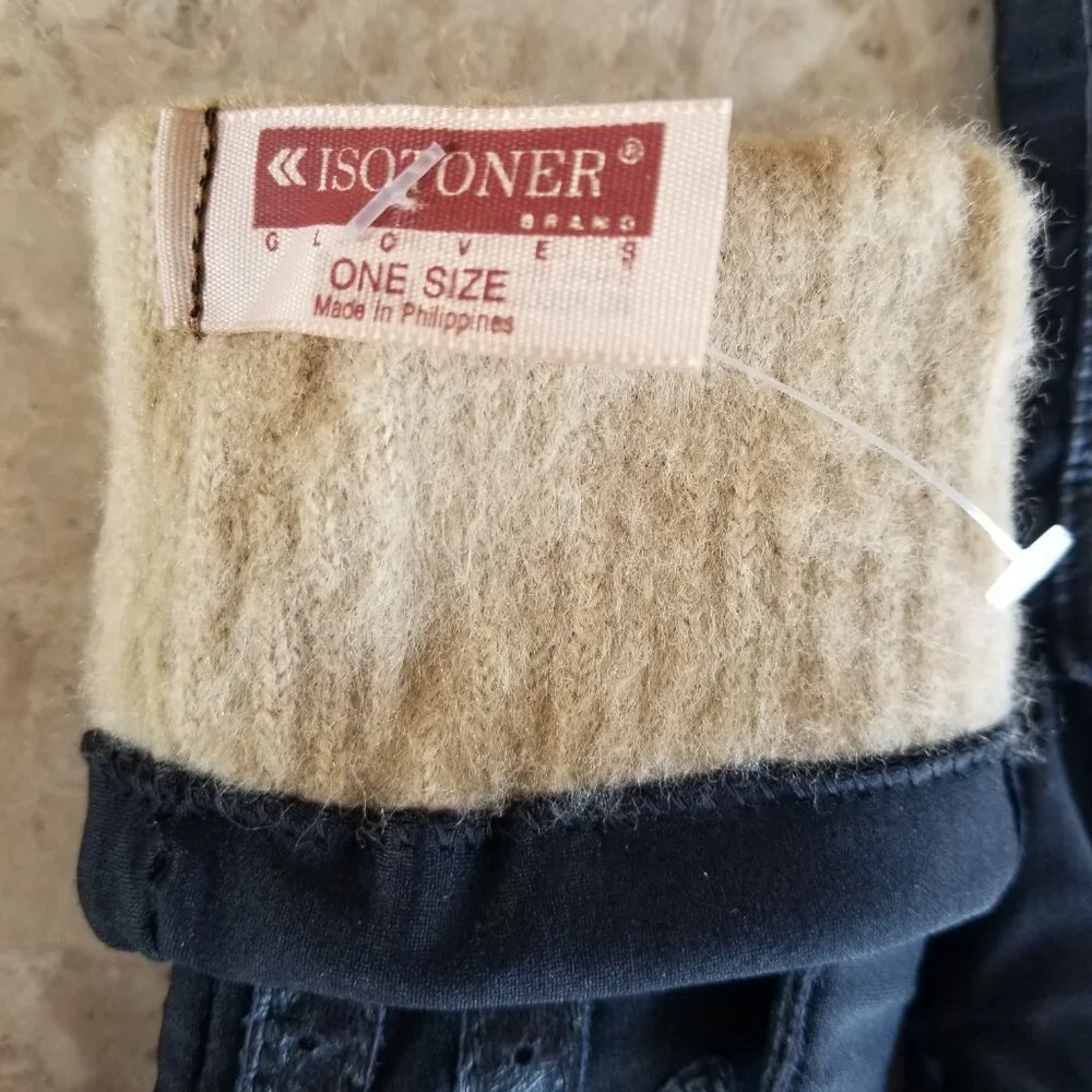 NWOT Isotoner Women’s Black Stretch Gloves One Size Fits All